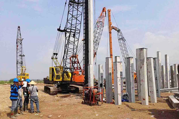Menyediakan layanan pemancangan minipile dengan tenaga profesional serta pengadaan tiang pancang berkualitas tinggi.